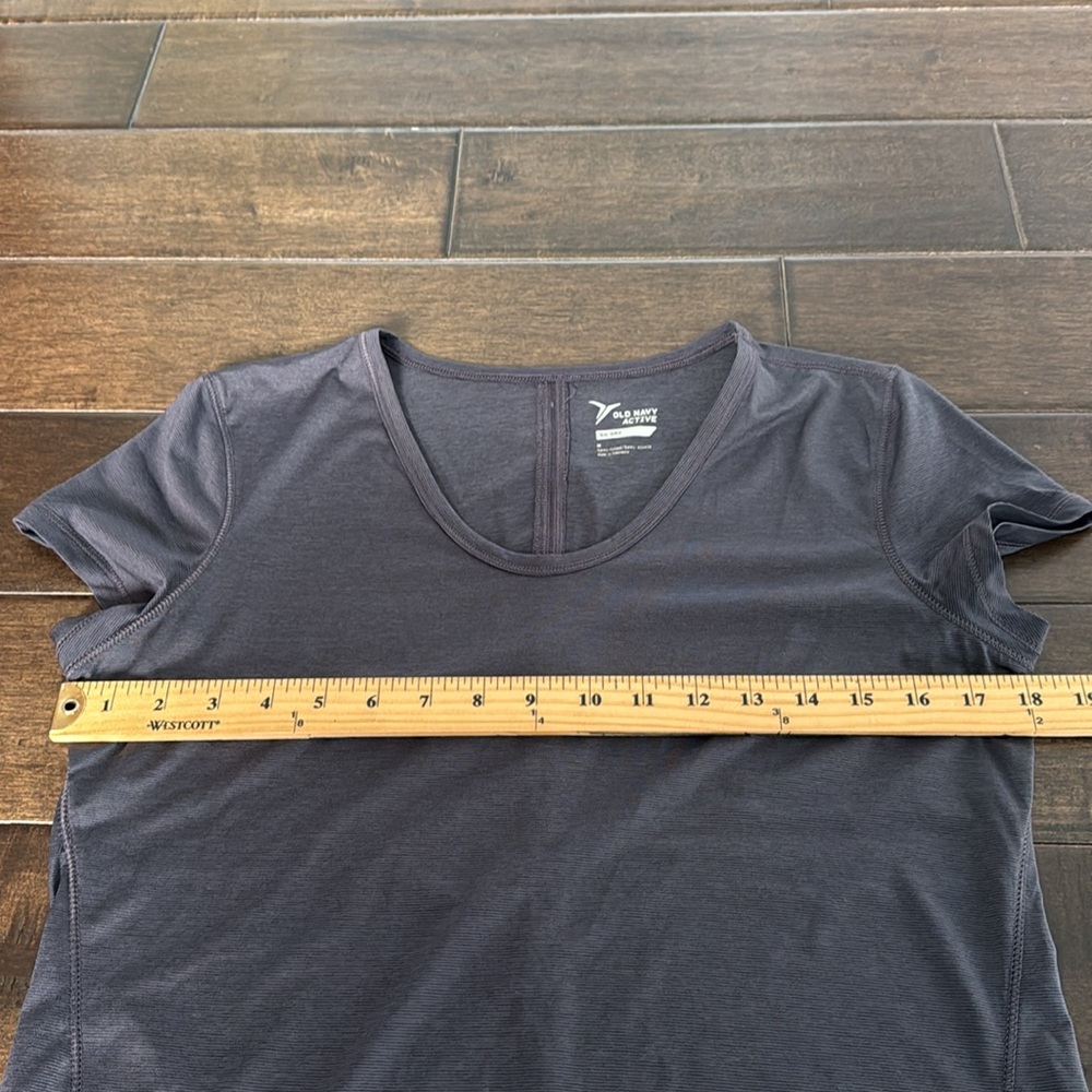 ๐3/$15 Old Navy Active Go-Dry Women's T-Shirt - Picture 8 of 9